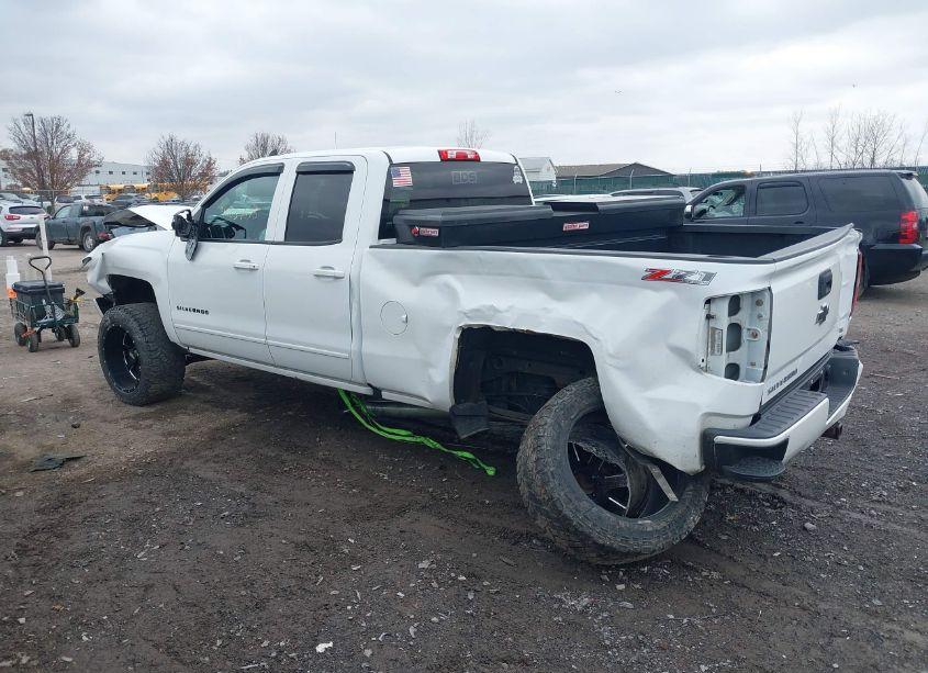 Photo 3 of 2017 Chevrolet Silverado 1500 2LT (VIN 1GCVKREC3HZ349409)