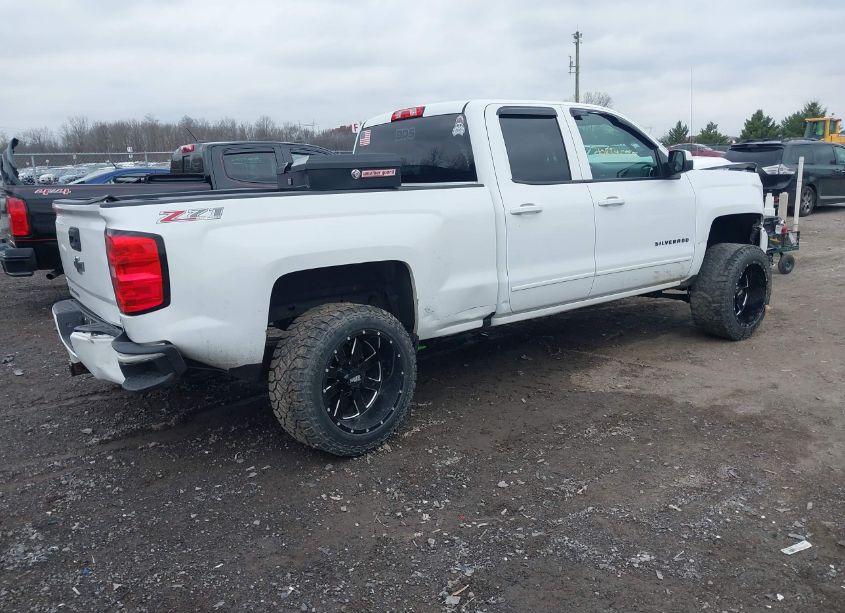 Photo 4 of 2017 Chevrolet Silverado 1500 2LT (VIN 1GCVKREC3HZ349409)