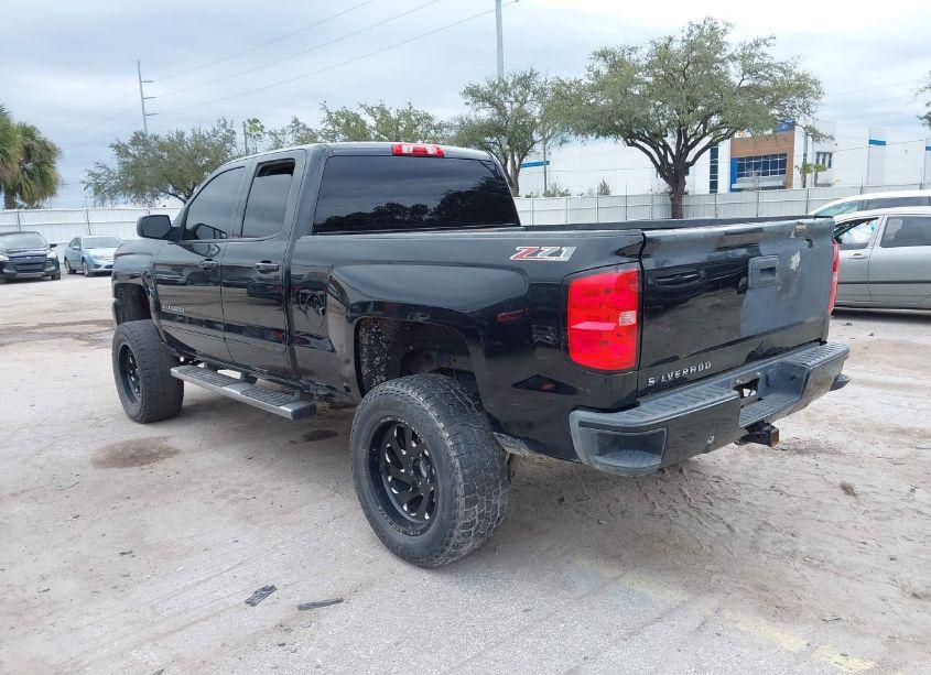 Photo 3 of 2017 Chevrolet Silverado 1500 2LT (VIN 1GCVKREC3HZ378084)