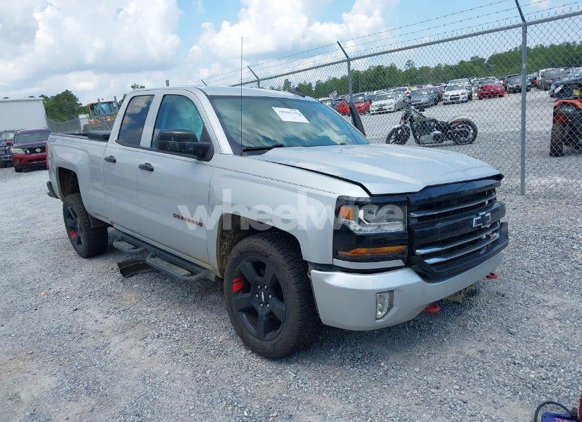2018 Chevrolet Silverado 1500 2LT (VIN 1GCVKREC3JZ109783) main photo