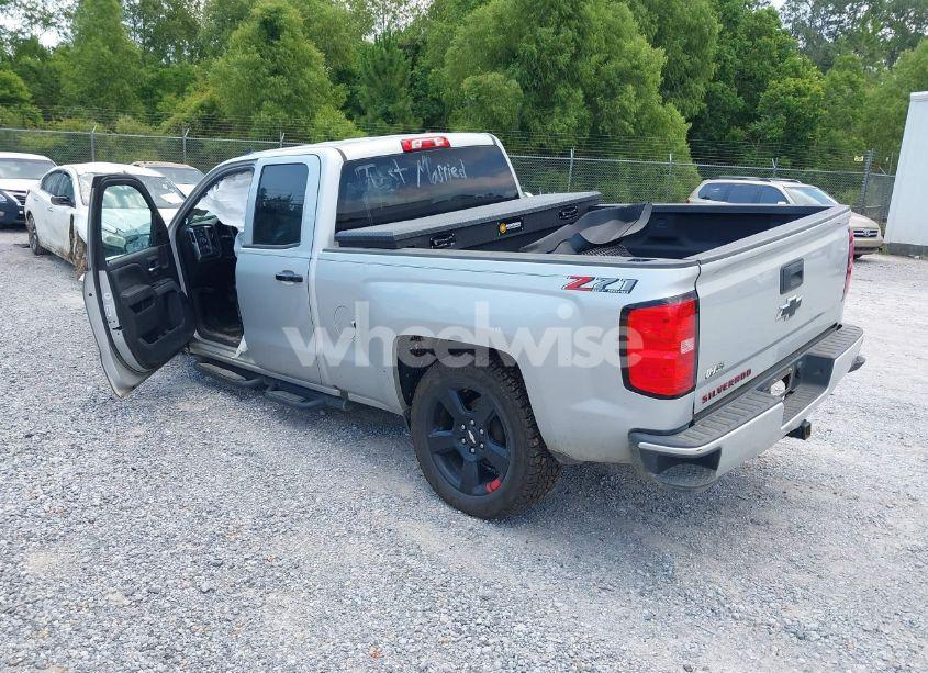Photo 3 of 2018 Chevrolet Silverado 1500 2LT (VIN 1GCVKREC3JZ109783)
