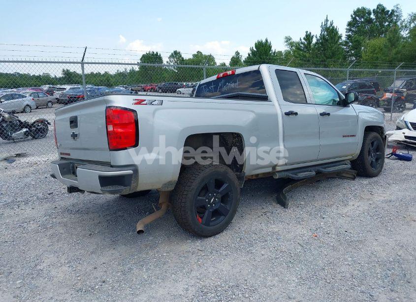 Photo 4 of 2018 Chevrolet Silverado 1500 2LT (VIN 1GCVKREC3JZ109783)