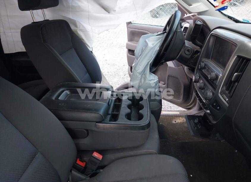 Photo 5 of 2018 Chevrolet Silverado 1500 2LT (VIN 1GCVKREC3JZ109783)