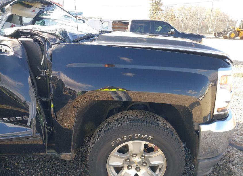 Photo 19 of 2018 Chevrolet Silverado 1500 1LT (VIN 1GCVKREC3JZ164475)