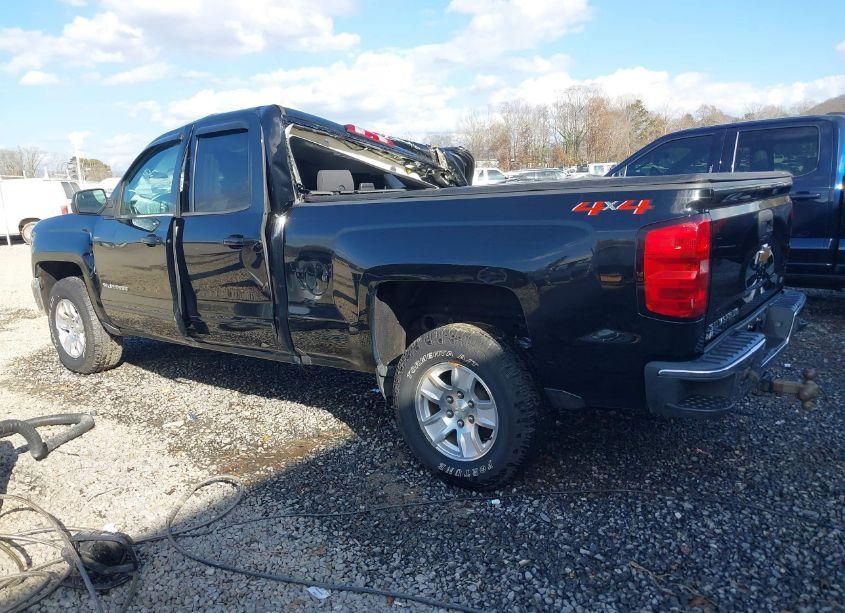 Photo 3 of 2018 Chevrolet Silverado 1500 1LT (VIN 1GCVKREC3JZ164475)