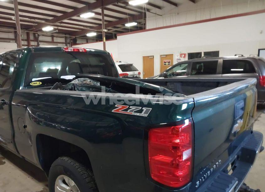 Photo 3 of 2015 Chevrolet Silverado 1500 2LT (VIN 1GCVKREC4FZ207521)