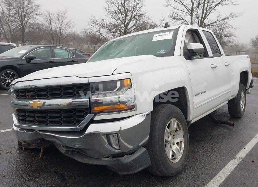 Photo 2 of 2017 Chevrolet Silverado 1500 1LT (VIN 1GCVKREC4HZ224385)