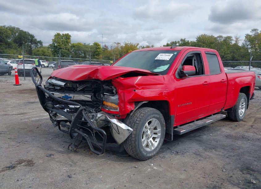 Photo 2 of 2018 Chevrolet Silverado 1500 1LT (VIN 1GCVKREC4JZ132523)