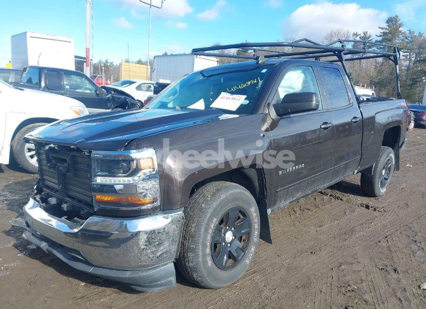 Photo 2 of 2018 Chevrolet Silverado 1500 1LT (VIN 1GCVKREC4JZ137205)