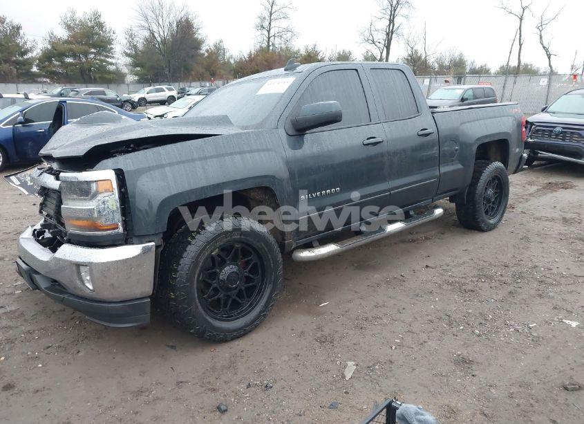 Photo 2 of 2018 Chevrolet Silverado 1500 1LT (VIN 1GCVKREC4JZ141125)