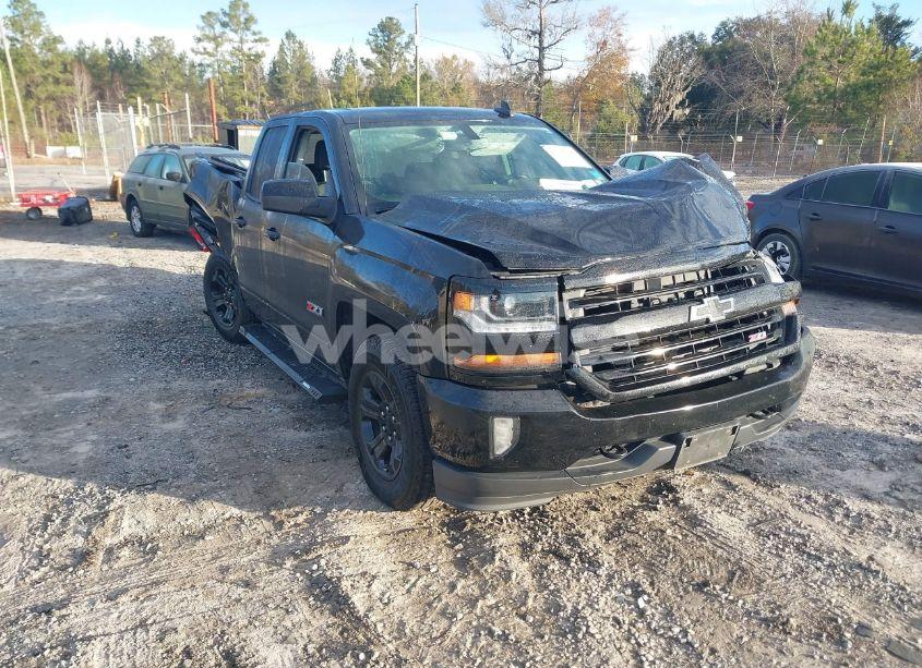 2018 Chevrolet Silverado 1500 2LT (VIN 1GCVKREC4JZ144509) main photo