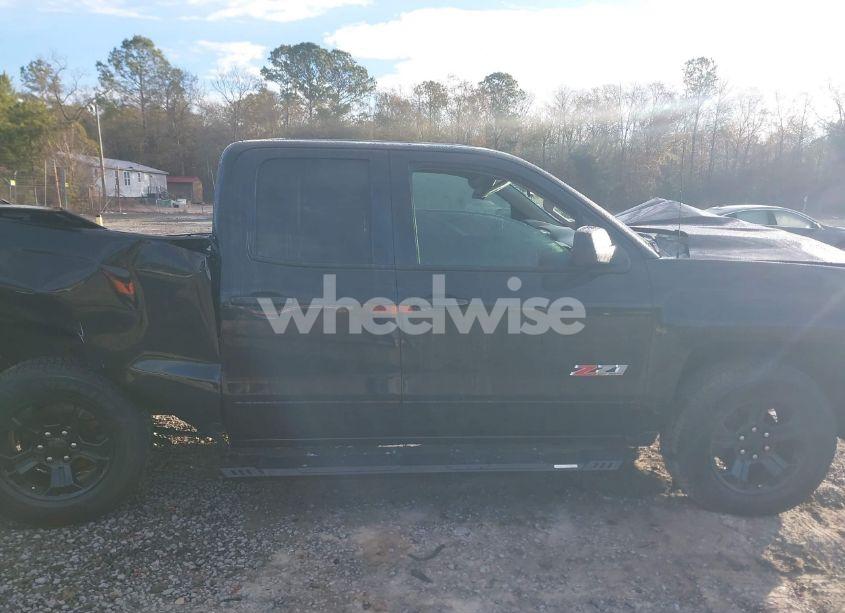 Photo 12 of 2018 Chevrolet Silverado 1500 2LT (VIN 1GCVKREC4JZ144509)