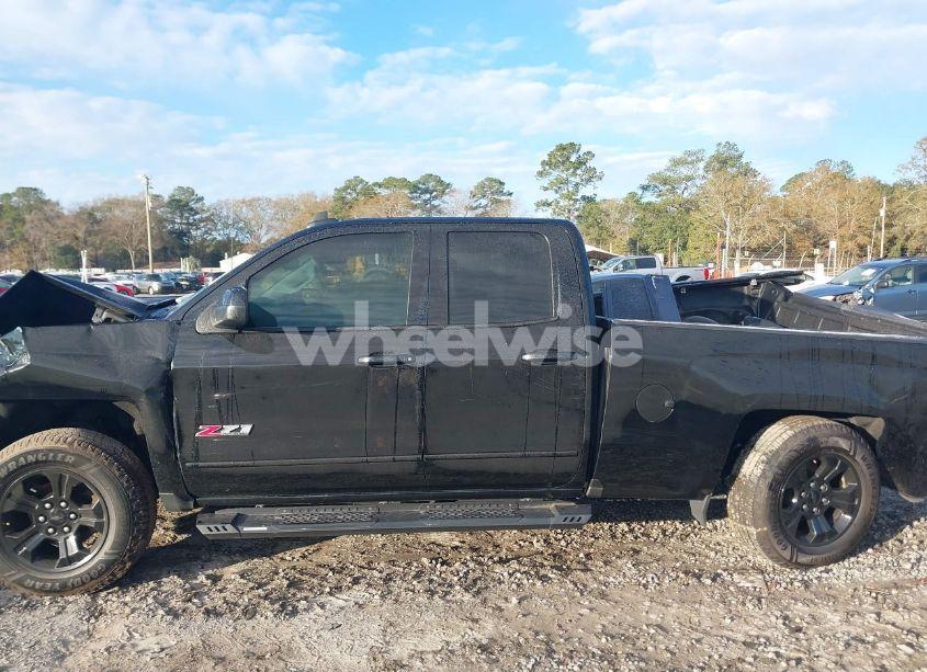 Photo 13 of 2018 Chevrolet Silverado 1500 2LT (VIN 1GCVKREC4JZ144509)