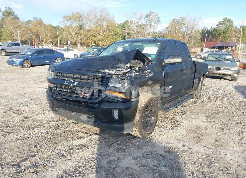 Photo 2 of 2018 Chevrolet Silverado 1500 2LT (VIN 1GCVKREC4JZ144509)