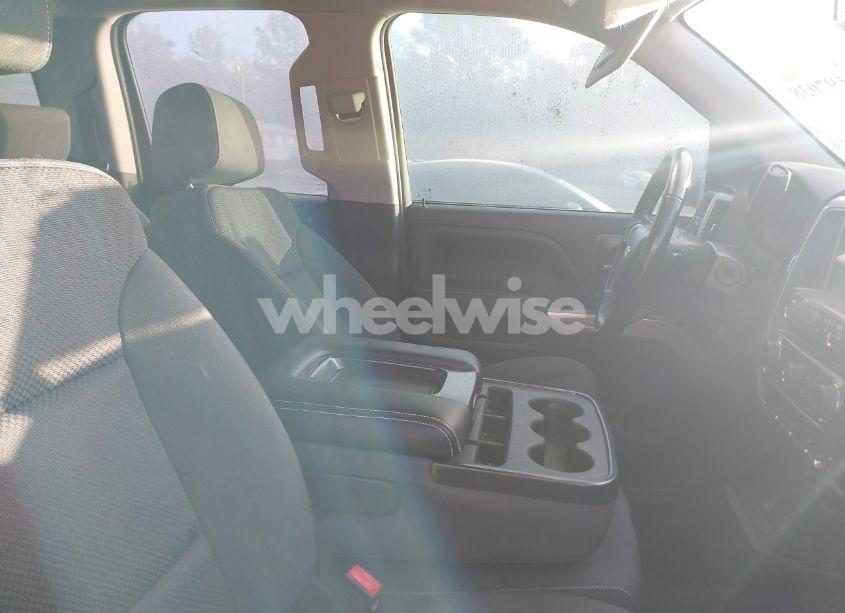 Photo 5 of 2018 Chevrolet Silverado 1500 2LT (VIN 1GCVKREC4JZ144509)