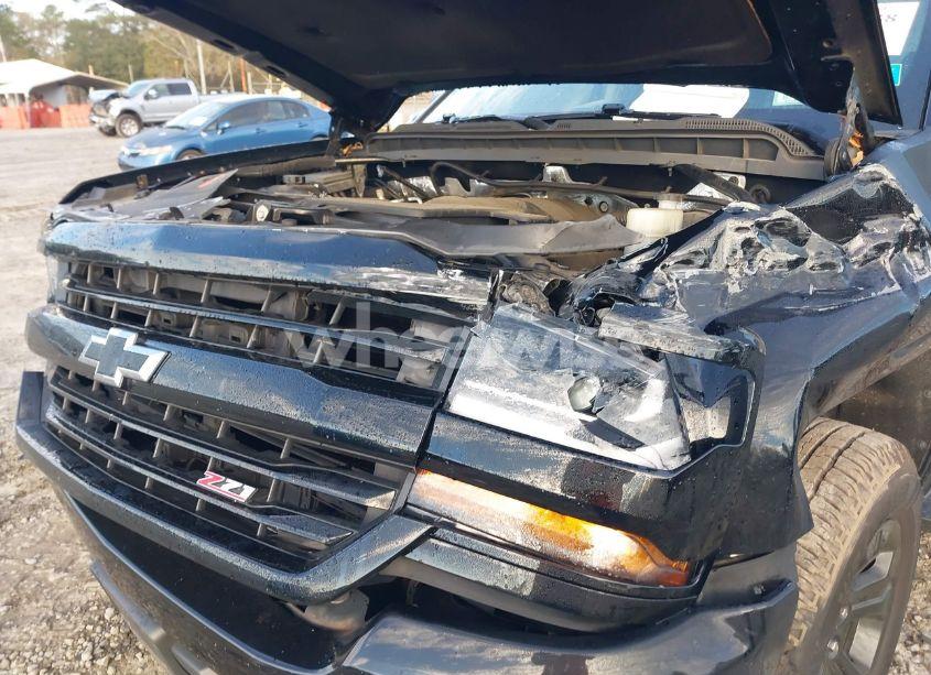 Photo 6 of 2018 Chevrolet Silverado 1500 2LT (VIN 1GCVKREC4JZ144509)