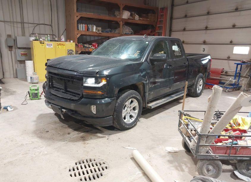 Photo 2 of 2018 Chevrolet Silverado 1500 2LT (VIN 1GCVKREC4JZ311516)