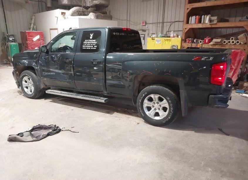 Photo 3 of 2018 Chevrolet Silverado 1500 2LT (VIN 1GCVKREC4JZ311516)