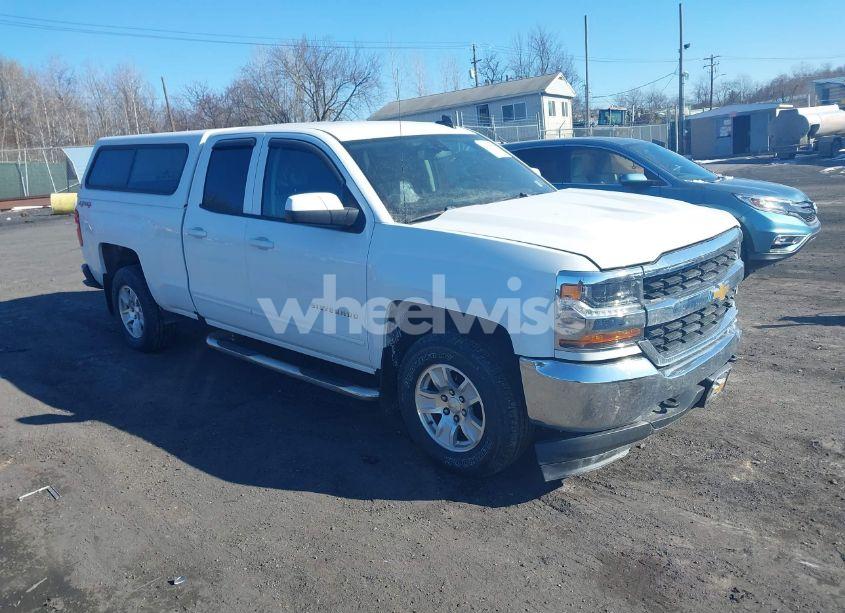 2018 Chevrolet Silverado 1500 1LT (VIN 1GCVKREC4JZ334052) main photo