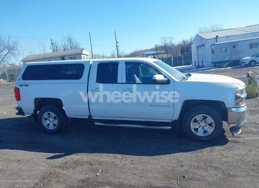 Photo 13 of 2018 Chevrolet Silverado 1500 1LT (VIN 1GCVKREC4JZ334052)