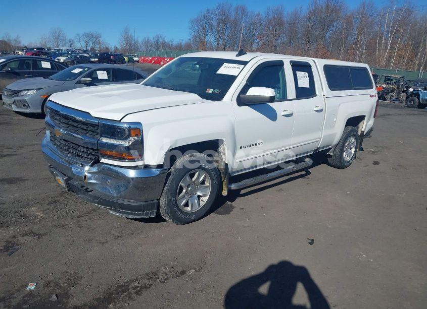 Photo 2 of 2018 Chevrolet Silverado 1500 1LT (VIN 1GCVKREC4JZ334052)