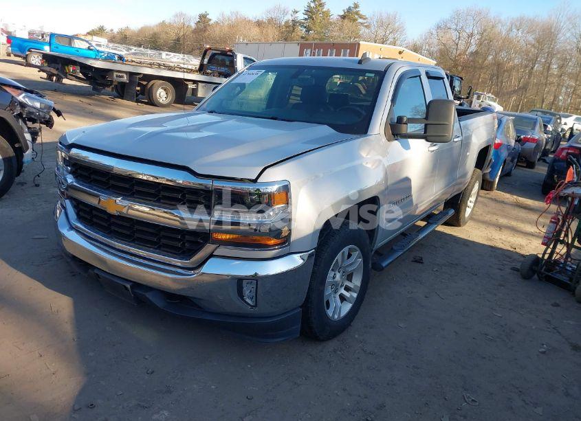 Photo 2 of 2018 Chevrolet Silverado 1500 1LT (VIN 1GCVKREC4JZ379931)