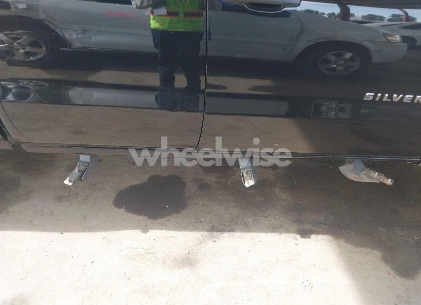 Photo 6 of 2014 Chevrolet Silverado 1500 2LT (VIN 1GCVKREC5EZ325771)