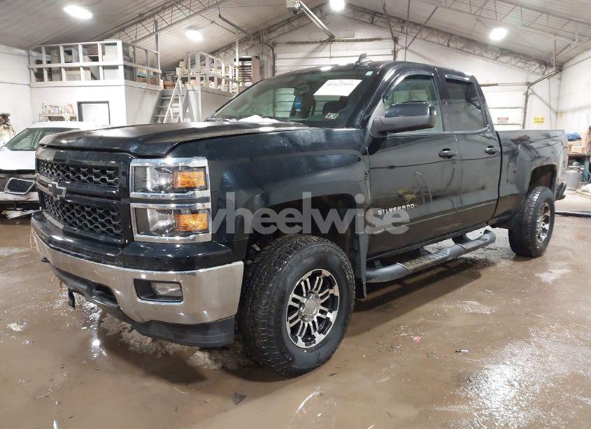 Photo 2 of 2015 Chevrolet Silverado 1500 1LT (VIN 1GCVKREC5FZ246943)