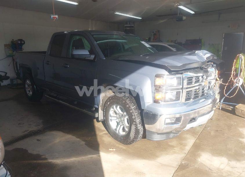 2015 Chevrolet Silverado 1500 2LT (VIN 1GCVKREC5FZ285032) main photo