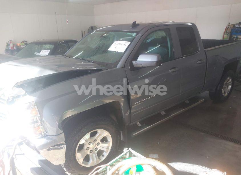 Photo 2 of 2015 Chevrolet Silverado 1500 2LT (VIN 1GCVKREC5FZ285032)