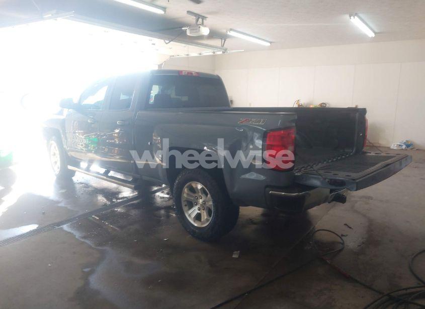 Photo 3 of 2015 Chevrolet Silverado 1500 2LT (VIN 1GCVKREC5FZ285032)