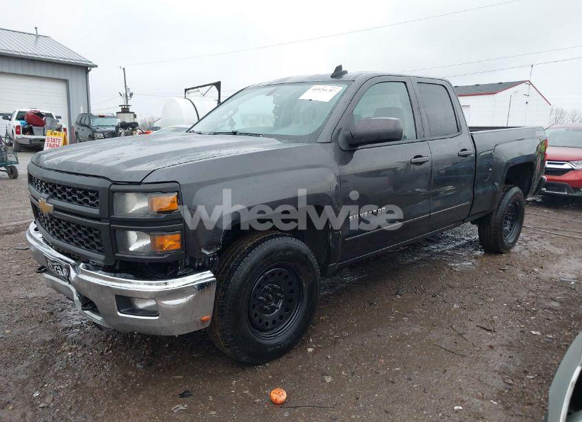 Photo 2 of 2015 Chevrolet Silverado 1500 2LT (VIN 1GCVKREC5FZ372042)