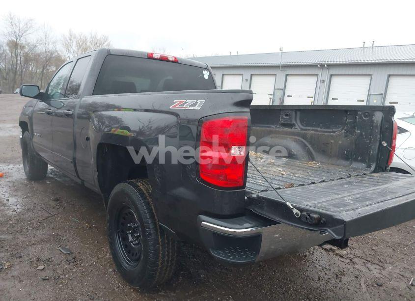 Photo 3 of 2015 Chevrolet Silverado 1500 2LT (VIN 1GCVKREC5FZ372042)