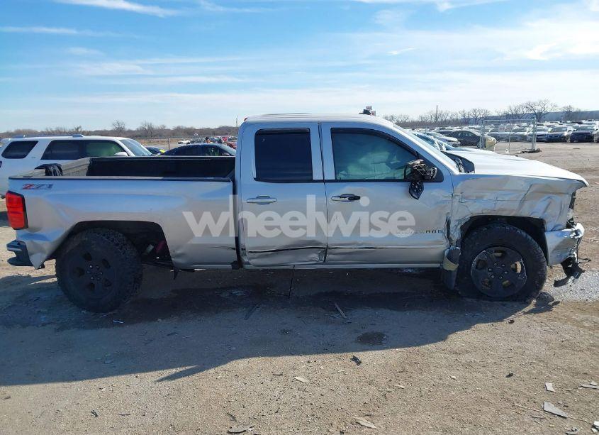 Photo 13 of 2016 Chevrolet Silverado 1500 2LT (VIN 1GCVKREC5GZ358403)