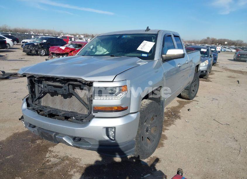 Photo 2 of 2016 Chevrolet Silverado 1500 2LT (VIN 1GCVKREC5GZ358403)