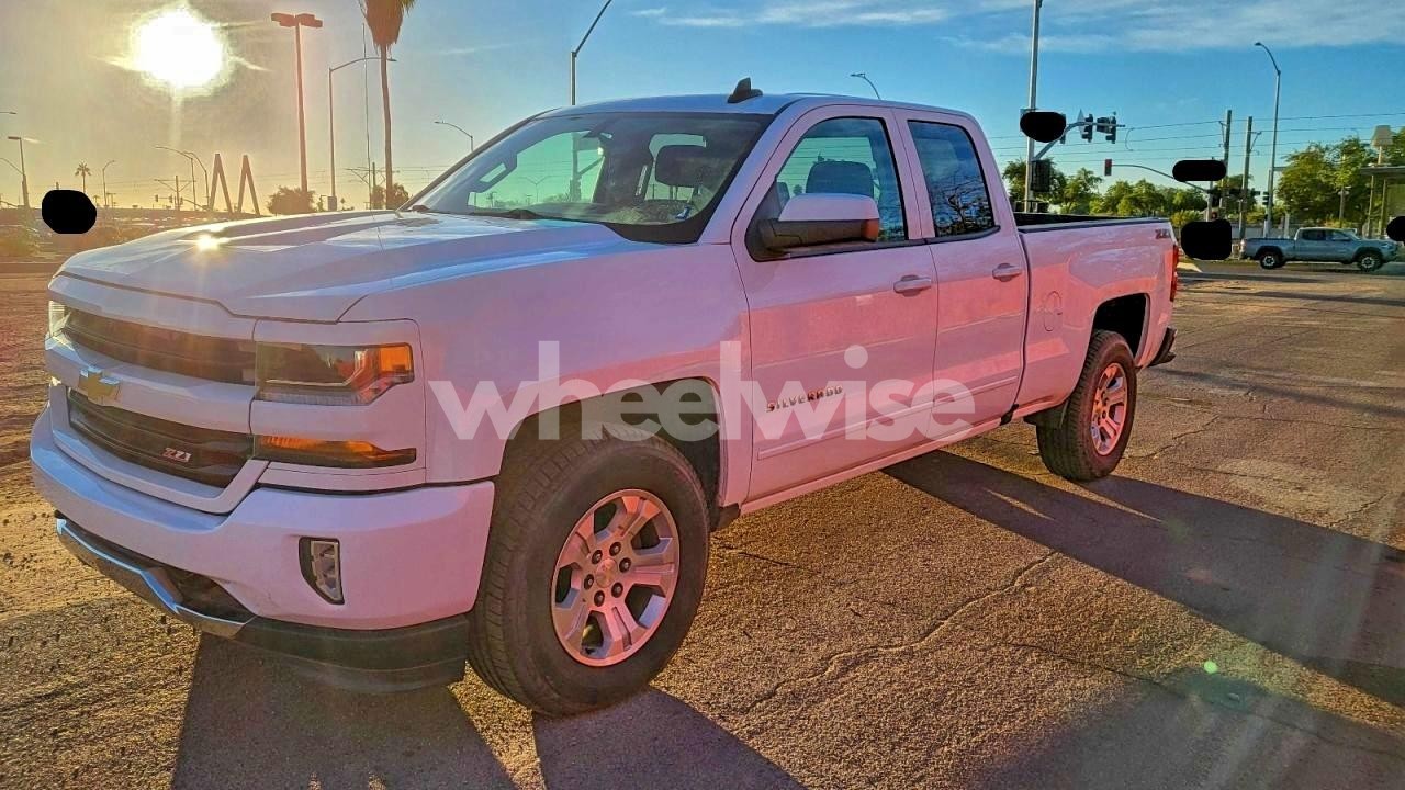 Photo 2 of 2017 CHEVROLET SILVERADO K1500 LT (VIN 1GCVKREC5HZ114123)