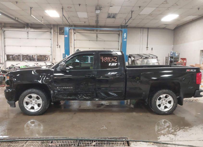 Photo 14 of 2017 Chevrolet Silverado 1500 2LT (VIN 1GCVKREC5HZ233015)