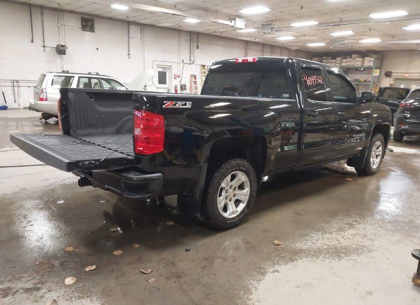 Photo 4 of 2017 Chevrolet Silverado 1500 2LT (VIN 1GCVKREC5HZ233015)