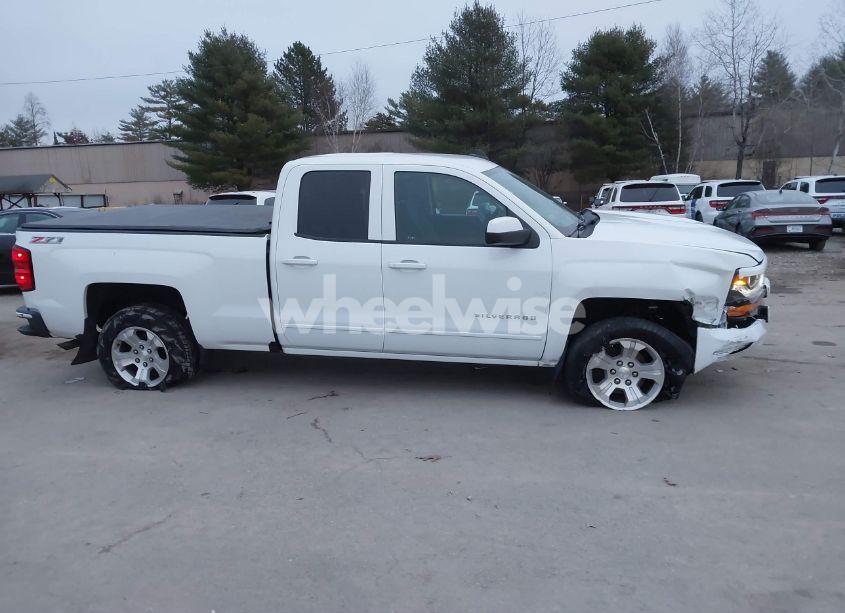 Photo 13 of 2017 Chevrolet Silverado 1500 2LT (VIN 1GCVKREC5HZ237775)