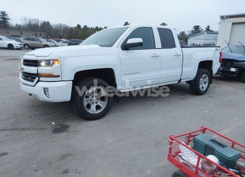 Photo 2 of 2017 Chevrolet Silverado 1500 2LT (VIN 1GCVKREC5HZ237775)