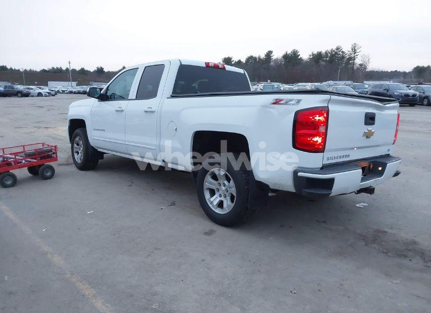 Photo 3 of 2017 Chevrolet Silverado 1500 2LT (VIN 1GCVKREC5HZ237775)