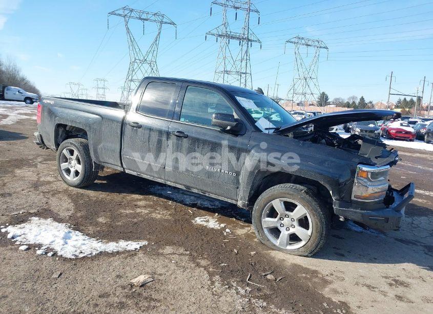 2017 Chevrolet Silverado 1500 1LT (VIN 1GCVKREC5HZ285423) main photo