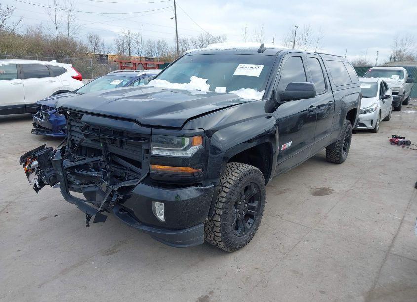 Photo 2 of 2017 Chevrolet Silverado 1500 2LT (VIN 1GCVKREC5HZ377003)