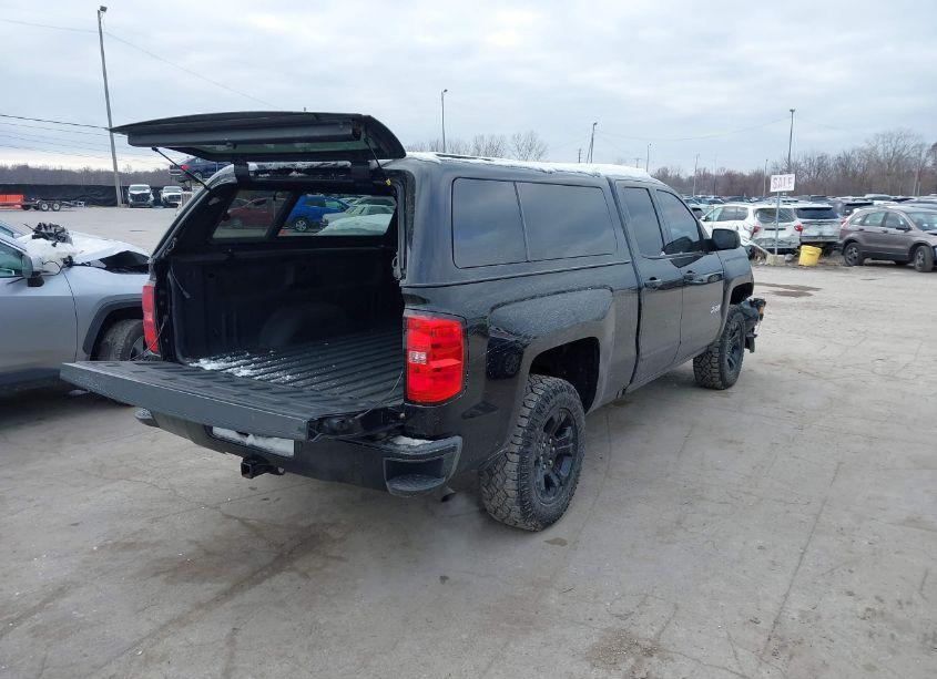 Photo 4 of 2017 Chevrolet Silverado 1500 2LT (VIN 1GCVKREC5HZ377003)