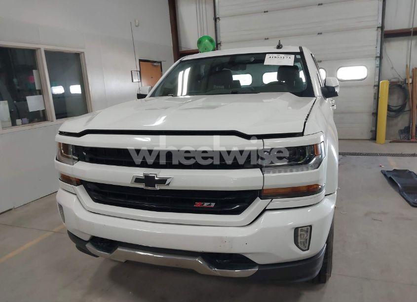 Photo 12 of 2018 Chevrolet Silverado 1500 2LT (VIN 1GCVKREC5JZ127296)