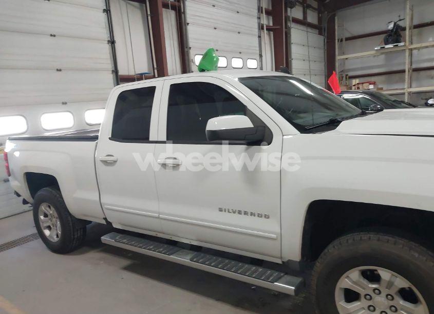 Photo 13 of 2018 Chevrolet Silverado 1500 2LT (VIN 1GCVKREC5JZ127296)