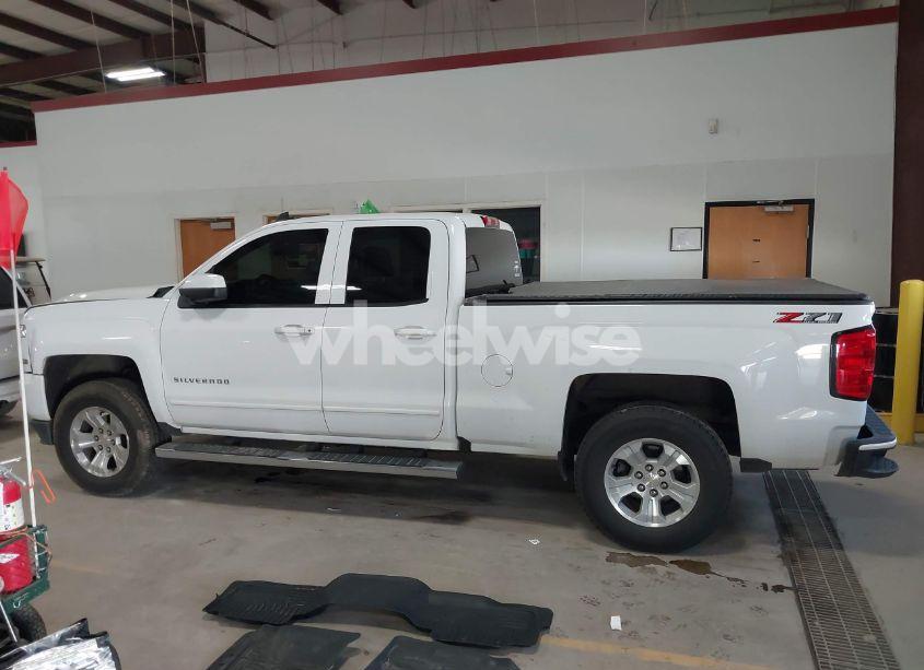 Photo 14 of 2018 Chevrolet Silverado 1500 2LT (VIN 1GCVKREC5JZ127296)