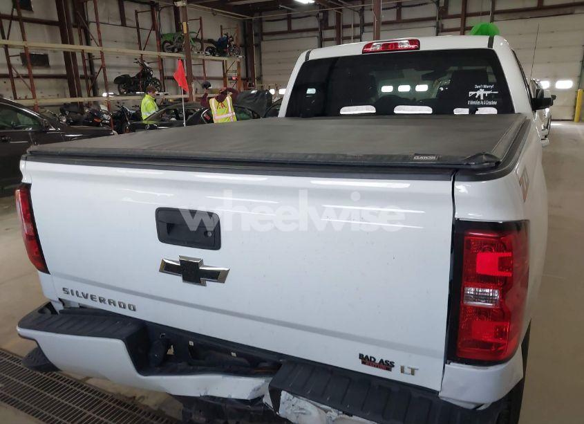 Photo 16 of 2018 Chevrolet Silverado 1500 2LT (VIN 1GCVKREC5JZ127296)