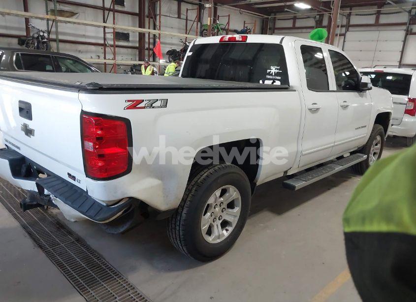 Photo 4 of 2018 Chevrolet Silverado 1500 2LT (VIN 1GCVKREC5JZ127296)