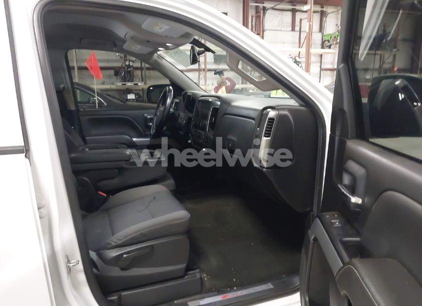 Photo 5 of 2018 Chevrolet Silverado 1500 2LT (VIN 1GCVKREC5JZ127296)